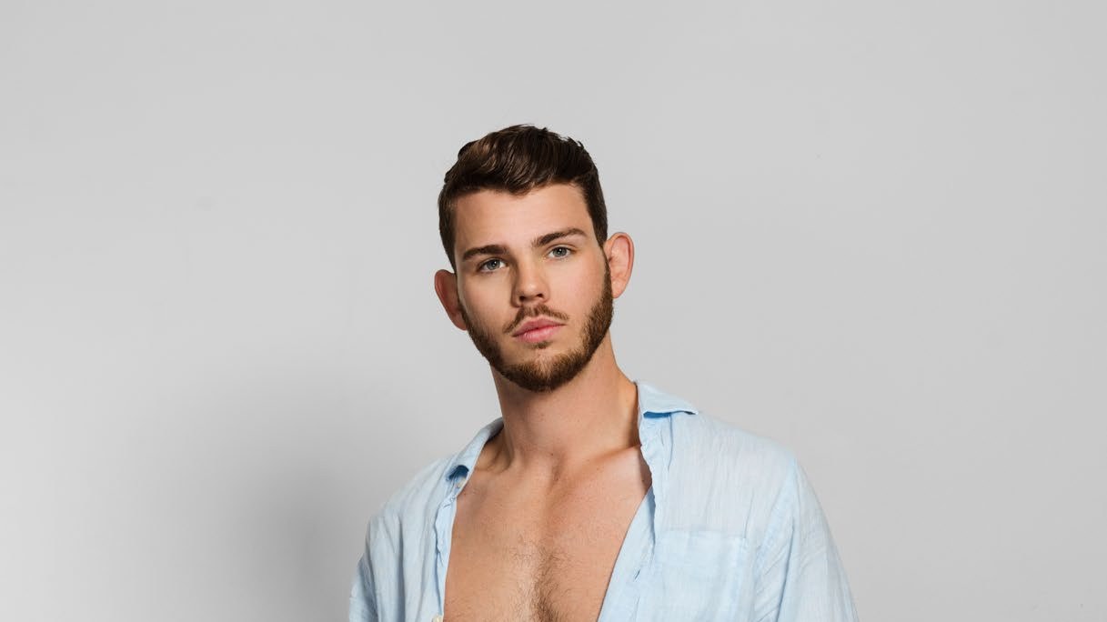 Lachlan Greenland - singer, dancer and aerialist